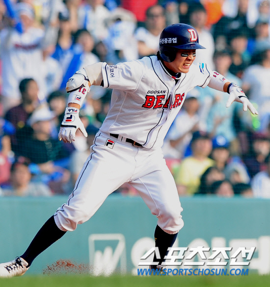 
	2010,10,10

PO3���� �λ�-�Ｚ

8�� ������ PO3�������� �λ� �������� ũ�� �� ���ߴ�. �������� 4-2�� ������ �ִ� 4ȸ�� 1�� 1,2�翡�� 2Ÿ�� ���� 3��Ÿ�� �� ������ ������ �������. 3�翡�� ȯȣ�ϴ� �������� ����� �λ����̴�.

���=������ ���� basser@sportschosun.com


