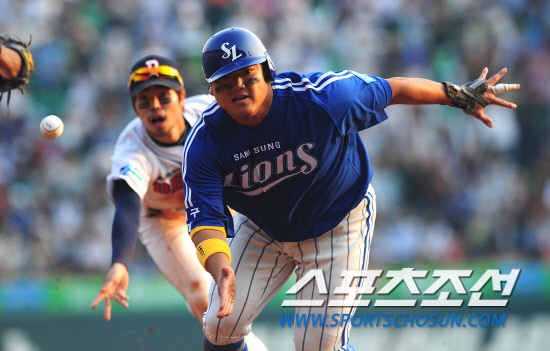 
	2010,10,10

PO3���� �λ�-�Ｚ

8�� ������ PO3�������� �Ｚ�� �ȵŵ� �ʹ� �ȵȴ�.

7ȸ�� ���� 1�翡�� 1������ �ڼ����� �������� 1�� ���� �� ���쿡 �ɸ��� ���Ҵ�.

�ڼ����� ū ��ġ�� �丮���� ���� ������ 1�� �ͷ縦 �õ������� �λ� 1��� ��������� �±׾ƿ����ϰ� ���Ҵ�.

���=������ ���� basser@sportschosun.com


