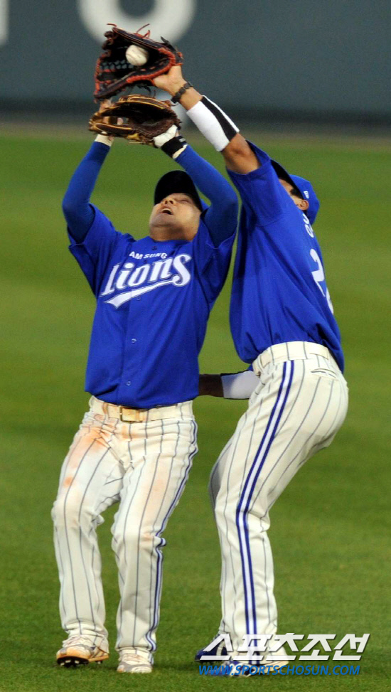 
	10�� ��ǿ��� ���� �Ｚ�� �λ��� �÷��̿��� 3���� �λ��� �λ��� 9ȸ�� ���� 1�� ���翡�� �ս����� Ÿ���� �Ｚ 2��� �������� ���ͼ� �����԰� �ھ��� ���� ��� ���� �ִ�. ���� �ᱹ �������� �۷��� ������ ��� ����.

���=������ ����rainmaker@sportschosun.com


