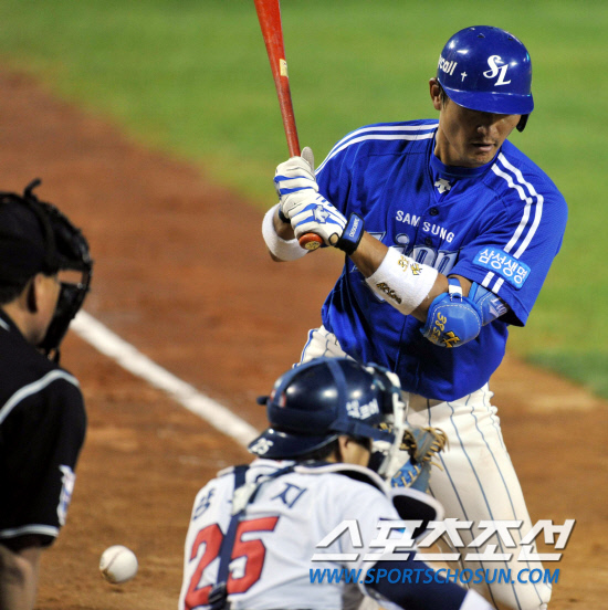 
	10�� ��ǿ��� ���� �Ｚ�� �λ��� �÷��̿��� 3���� �Ｚ�� ���� 11ȸ�� 1�� ���翡�� ä���� ���� �´� ���� Ÿ���� �ø��� �ִ�.

���=������ ����rainmaker@sportschosun.com


