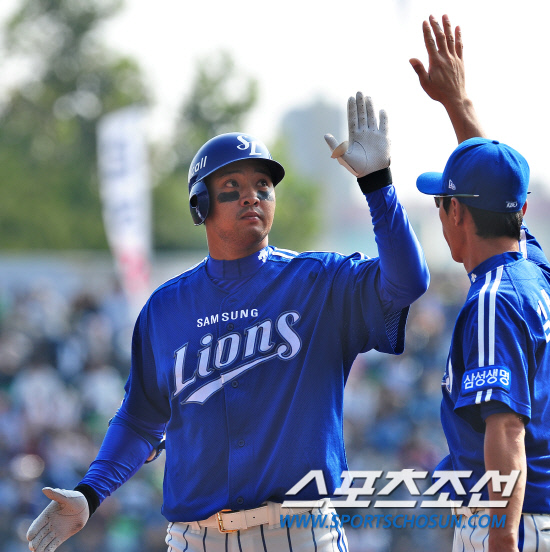 
	2010,10,10

PO3���� �λ�-�Ｚ

8�� ������ PO3�������� �Ｚ ä������ 1ȸ�� 1�� ������ ������ȸ�� �¾� ���� 1Ÿ�� ��Ÿ�� ģ �� �������ġ�� ���ϸ� �ް� �ִ�.

���=������ ���� basser@sportschosun.com


