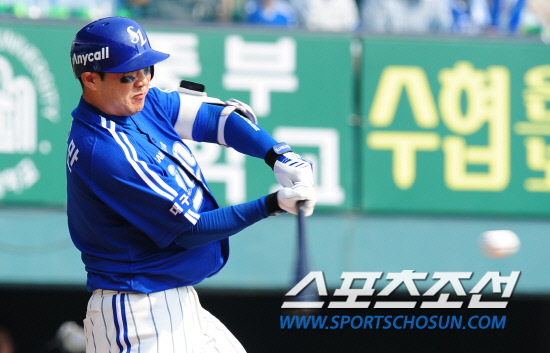 
	2010,10,10

PO3���� �λ�-�Ｚ

8�� ������ PO3�������� �Ｚ �������� 1ȸ�� 1�� ������ ��ȸ�� �¾� �λ� ���� �輱��κ��� 2Ÿ�� 2��Ÿ�� ġ�� �ִ�.

���=������ ���� basser@sportschosun.com


