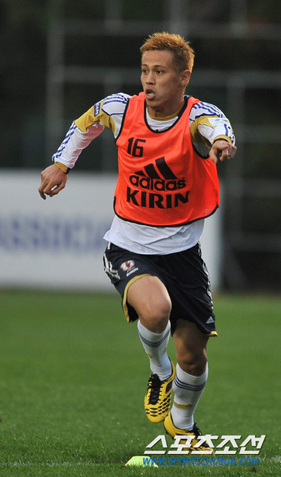 
	���������� 2010.10.10.

�Ϻ��� ��Ʈ����Ŀ ȥ�ٰ� 10�� ����NFC���� ������ ������⿡�� �������� �İ���� ���н��� ��ġ�� �ִ�.  ����NFC=������ ���� 

young@sportschosun.com


