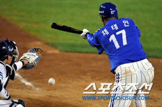 
	10�� ��ǿ��� ���� �Ｚ�� �λ��� �÷��̿��� 3���� �Ｚ�� ���� 11ȸ�� ���� ���� 1,2�翡�� ä������ ��� ��Ʈ�� �����ϰ� �ִ�.

���=������ ����rainmaker@sportschosun.com


