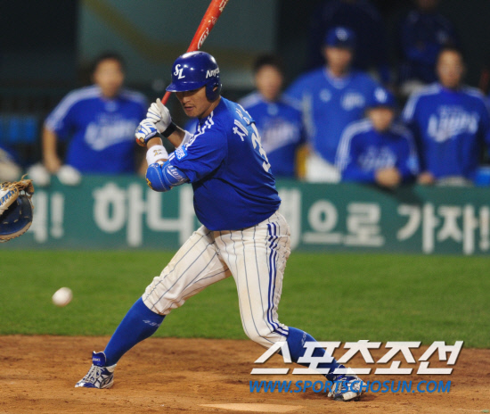 
	����������

2010�� 10�� 10��

10�� ��ǿ��� ���� �Ｚ�� �λ��� �÷��̿��� 3�������� 11ȸ�� 1�� ���缭 �Ｚ ä���� ���庼�� ������ �����ϰ� �ִ�.

���= ���� ���� kyungmin@sportschosun.com


