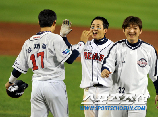 
	10�� ��ǿ��� ���� �Ｚ�� �λ��� �÷��̿��� 3�������� �λ��� ���� 11ȸ�� ������ �������� �ŵξ���. ���Ÿ�� ģ �ս����� ����Ÿ�� ģ ����ö�� �������̺긦 �ϰ� �ִ�.

���=������ ����rainmaker@sportschosun.com


