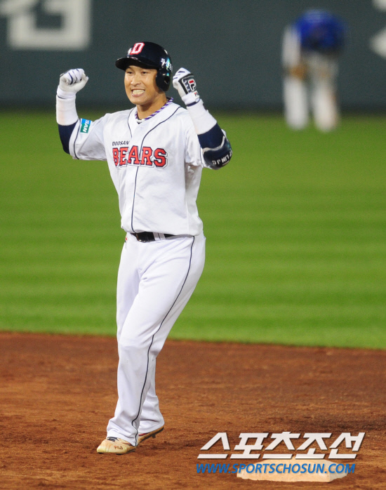 
	����������

2010�� 10�� 10��

10�� ��ǿ��� ���� �Ｚ�� �λ��� �÷��̿��� 3�������� 11ȸ�� ���� ���缭 �λ� ����ö�� ���� ����Ÿ�� ģ �� 2�缭 ȯȣ�ϰ� �ִ�.

���= ���� ���� kyungmin@sportschosun.com


