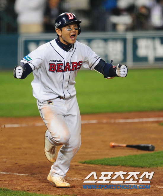 
	����������

2010�� 10�� 10��

10�� ��ǿ��� ���� �Ｚ�� �λ��� �÷��̿��� 3�������� 11ȸ�� ���� 2,3�缭 �λ� �ս����� ������ ��Ÿ�� ģ �� ȯȣ�ϰ� �ִ�.

���= ���� ���� kyungmin@sportschosun.com


