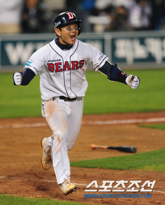 
	����������

2010�� 10�� 10��

10�� ��ǿ��� ���� �Ｚ�� �λ��� �÷��̿��� 3�������� 11ȸ�� ���� 2,3�缭 �λ� �ս����� ������ ��Ÿ�� ģ �� ȯȣ�ϰ� �ִ�.

���= ���� ���� kyungmin@sportschosun.com


