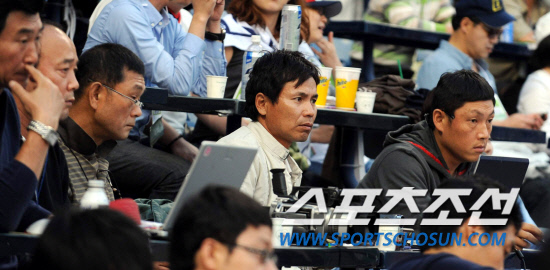 
	SK ���� �м����� 10�� ��ǿ��� ���� �Ｚ�� �λ��� �÷��̿��� 3���� ��⸦ ���� ���� ���� ���� �ִ�.

���=������ ����rainmaker@sportschosun.com


