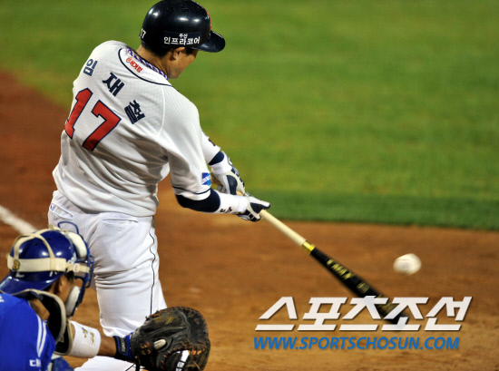 
	10�� ��ǿ��� ���� �Ｚ�� �λ��� �÷��̿��� 3���� ���� 11ȸ�� ���� ���翡�� ����ö�� 2Ÿ�� 2��Ÿ�� ġ�� �ִ�.

���=������ ����rainmaker@sportschosun.com


