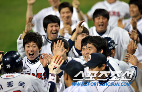 
	10�� ��ǿ��� ���� �Ｚ�� �λ��� �÷��̿��� 3���� ���� 11ȸ�� ����ö�� 2��Ÿ�� ������ �ø� �������� ������ �������̺긦 �ϰ� �ִ�.

���=������ ����rainmaker@sportschosun.com


