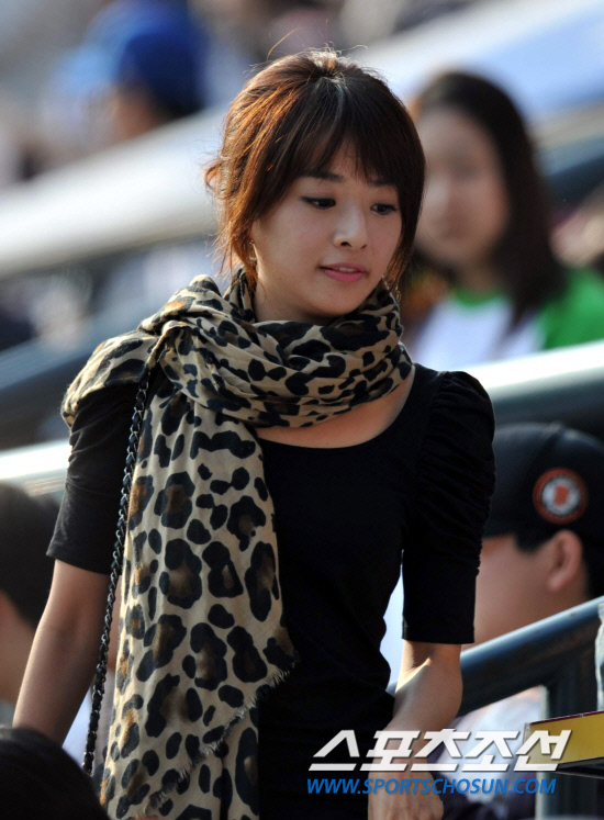 
	10�� ��ǿ��� ���� �Ｚ�� �λ��� �÷��̿��� 3������ KBS ������ ���ĳ���Ͱ� ã�� ������ ������. �λ��� �������� ������ �Ƴ���� ���Խ��� ��⿡�� �ñ��� �� ������ �λ���� �ο��� ����.

���=������ ����rainmaker@sportschosun.com


