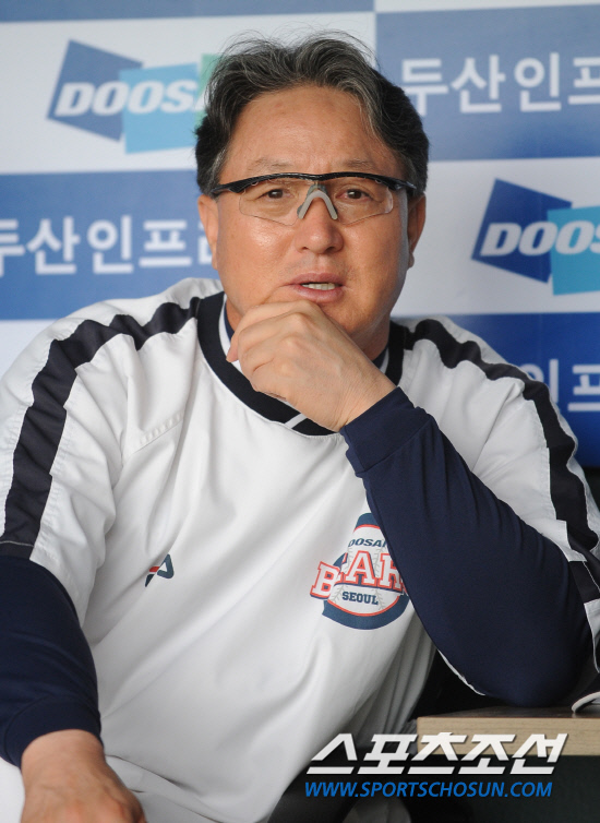 
	���ξ߱� �÷��̿��� 4���� �λ�� �Ｚ�� ��Ⱑ 11�� ��ǿ��� ������. ��� �� ��湮 ������ ������ ������� �������� �Ʒø���� ���Ѻ��� �ִ�.

���=�ֹ��� ���� deer@sportschosun.com


