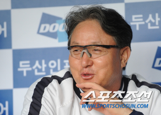 
	���ξ߱� �÷��̿��� 4���� �λ�� �Ｚ�� ��Ⱑ 11�� ��ǿ��� ������. ����� ��湮 ������ �������� �����鼭 ��ȭ�� ������ �ִ�.

���=�ֹ��� ���� deer@sportschosun.com


