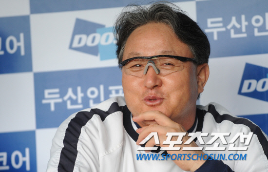 
	���ξ߱� �÷��̿��� 4���� �λ�� �Ｚ�� ��Ⱑ 11�� ��ǿ��� ������. ����� ��湮 ������ �������� �����鼭 ��ȭ�� ������ �ִ�.

���=�ֹ��� ���� deer@sportschosun.com


