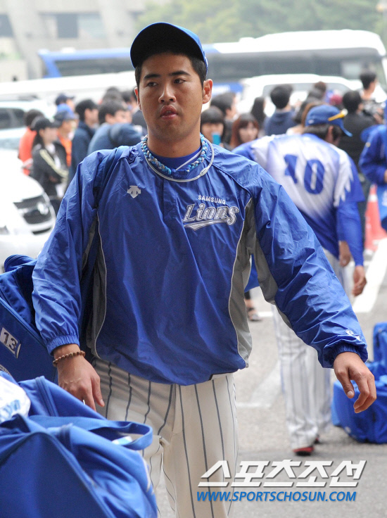 
	2010.10.11/

11�� ��ǿ��� ���ξ߱� �÷��̿��� 4���� �Ｚ-�λ� ��Ⱑ ���ȴ�. ��� �� �Ｚ �������� ��������� ���� �ִ�. ��ǥ���� �����

���=������ ���� songs@sportschosun.com


