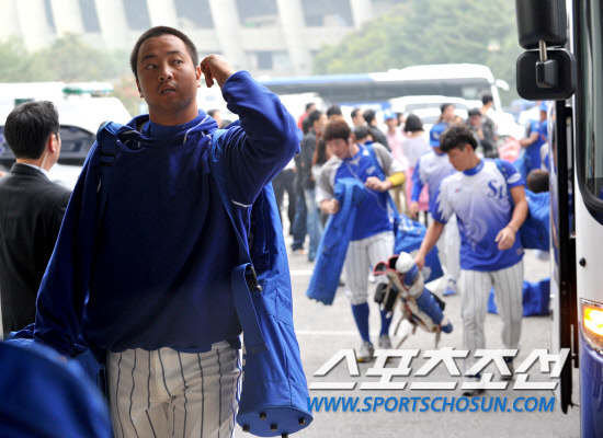 
	2010.10.11/

11�� ��ǿ��� ���ξ߱� �÷��̿��� 4���� �Ｚ-�λ� ��Ⱑ ���ȴ�. ��� �� �Ｚ �������� ��������� ���� �ִ�. ����� ǥ������ ����忡 ���� ä����

���=������ ���� songs@sportschosun.com


