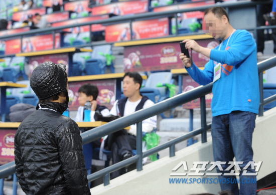 
	11�� ��ǿ��� ���� ���ξ߱� �÷��̿��� 4���� �λ�� �Ｚ�� ��⿡�� 

���� ����ö�� ������� ������ �ϰ� �ִ�. 

���=�ֹ��� ���� deer@sportschosun.com


