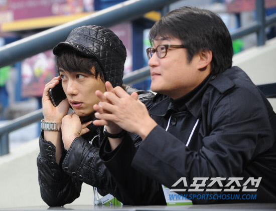 
	11�� ��ǿ��� ���� ���ξ߱� �÷��̿��� 4���� �λ�� �Ｚ�� ��⿡�� 

���� ����ö�� ������� ������ �ϰ� �ִ�. 

���=�ֹ��� ���� deer@sportschosun.com


