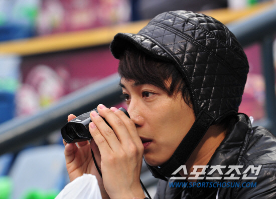 
	11�� ��ǿ��� ���� ���ξ߱� �÷��̿��� 4���� �λ�� �Ｚ�� ��⿡�� 

���� ����ö�� ������� ������ �ϰ� �ִ�. 

���=�ֹ��� ���� deer@sportschosun.com


