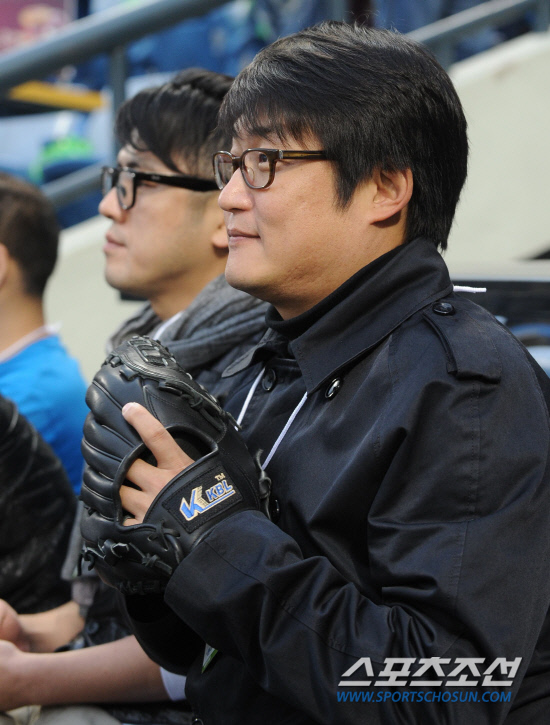 
	11�� ��ǿ��� ���� ���ξ߱� �÷��̿��� 4���� �λ�� �Ｚ�� ��⿡�� 

���� ����ö�� ������� ������ �ϰ� �ִ�. 

���=�ֹ��� ���� deer@sportschosun.com


