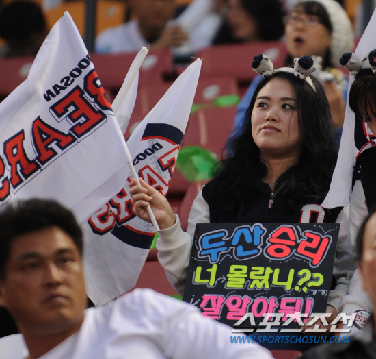 
	����������

2010�� 10�� 11��

11�� ��ǿ��� ���� �Ｚ�� �λ��� �÷��̿��� 4�������� ���� �ҵ��� �λ��� �����ϰ� �ִ�.

���= ���� ���� kyungmin@sportschosun.com


