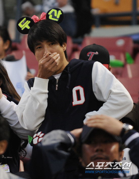 
	����������

2010�� 10�� 11��

11�� ��ǿ��� ���� �Ｚ�� �λ��� �÷��̿��� 4�������� �� �������� �λ��� �����ϰ� �ִ�.

���= ���� ���� kyungmin@sportschosun.com


