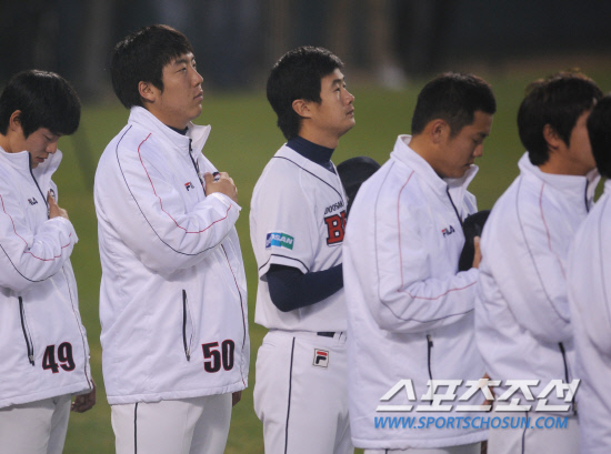 
	����������

2010�� 10�� 11��

11�� ��ǿ��� ���� �Ｚ�� �λ��� �÷��̿��� 4�������� �λ� ������(���ʿ��� �ι�°)�� '���⿡ ���� ���'�� �ϰ� �ִ�. �������� 4���� ���� ��Ʈ������ ������.

���= ���� ���� kyungmin@sportschosun.com


