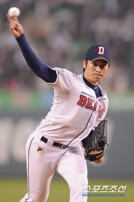 
	11�� ��ǿ��� ���ξ߱� �÷��̿��� 4���� �Ｚ-�λ� ��Ⱑ ���ȴ�. ���߷� ������ �λ� ȫ����� �Ｚ Ÿ�ڵ��� ���� ���� ���� �ϰ� �ִ�.

���=������ ���� songs@sportschosun.com


