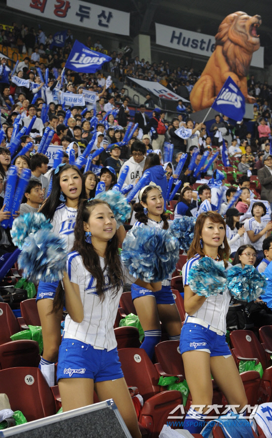 
	11�� ��ǿ��� ���� ���ξ߱� �÷��̿��� 4���� �λ�� �Ｚ�� ��⿡�� 

ġ���

���=�ֹ��� ���� deer@sportschosun.com


