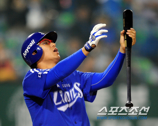 
	2010,10,11

PO 4���� �λ�-�Ｚ

11�� ��ǿ��� ������ �λ�� �Ｚ�� PO 4�������� �Ｚ �������� 2ȸ�� ���� 1���� ��ȸ�� �¾� �꽺���� �� �� �ƽ��� �� ��Ʈ�� ���� ��� ���̰� �ִ�.

���=������ ���� basser@sportschosun.com


