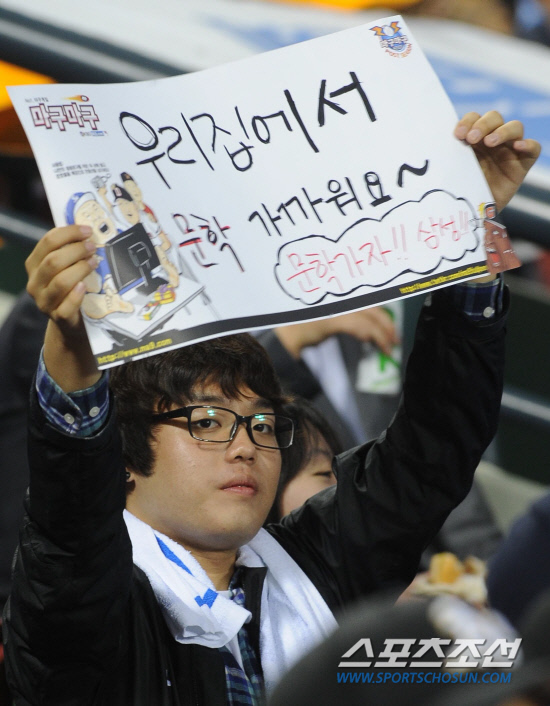 
	11�� ��ǿ��� ���� ���ξ߱� �÷��̿��� 4���� �λ�� �Ｚ�� ��⿡�� �Ｚ �ҵ��� ������ �����ϰ� �ִ�.

���=�ֹ��� ���� deer@sportschosun.com


