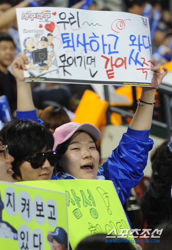 
	11�� ��ǿ��� ���� ���ξ߱� �÷��̿��� 4���� �λ�� �Ｚ�� ��⿡�� �Ｚ �ҵ��� ������ �����ϰ� �ִ�.

���=�ֹ��� ���� deer@sportschosun.com


