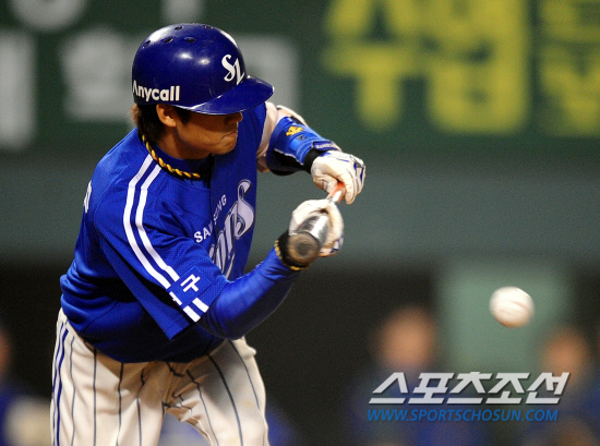 
	2010,10,11

PO 4���� �λ�-�Ｚ

11�� ��ǿ��� ������ �λ�� �Ｚ�� PO 4�������� �Ｚ ������ �����Ʈ�� ������Ʈ�� �ƴ�. ������ 3ȸ�� ���� 1,2�翡�� 1�����ڿ� 2�����ڸ� �����Ű�� ���� �����Ʈ�� ������ �λ� ���� ȫ����� 3�� �Ǽ۱��� ���� ��θ� Ȩ���� �ҷ����̴� ����� ���Ҵ�.

���=������ ���� basser@sportschosun.com


