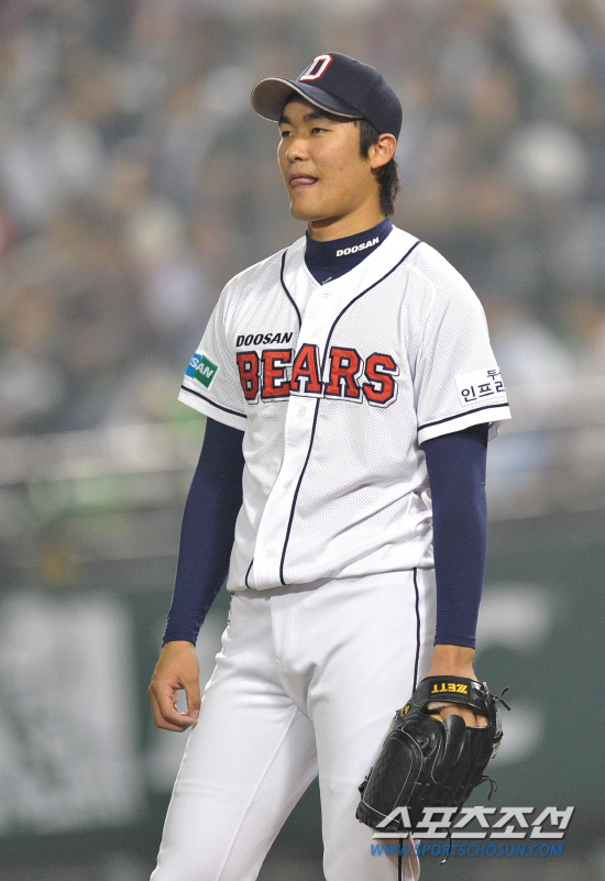 
	2010.10.11/

11�� ��ǿ��� ���ξ߱� �÷��̿��� 4���� �Ｚ-�λ� ��Ⱑ ���ȴ�. �Ｚ 3ȸ�� ���� 1,2�翡�� �λ� ȫ����� �Ｚ ������ ��Ʈ Ÿ���� �߼� �������� 3�翡 �۱������� 3�翡�� ���� ���� 2���� �ϰ� �ִ�. ��Ÿ��� ǥ���� ȫ���.

���=������ ���� songs@sportschosun.com


