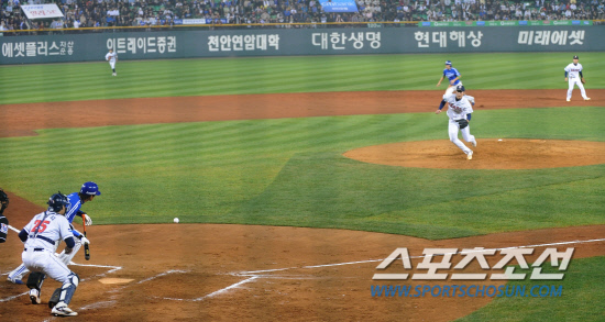 
	11�� ��ǿ��� ���� ���ξ߱� �÷��̿��� 4���� �λ�� �Ｚ�� ��⿡�� 

3�� ���� 1,2�� ���� ��Ʈ�� 

���=�ֹ��� ���� deer@sportschosun.com


