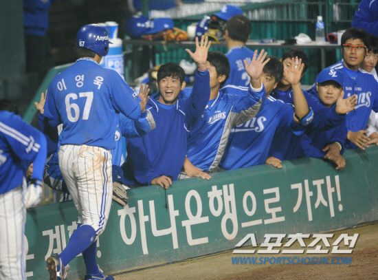 
	11�� ��ǿ��� ���� ���ξ߱� �÷��̿��� 4���� �λ�� �Ｚ�� ��⿡�� 

3�� ���� 1,2�� ���� ��Ʈ�� �̿���

���=�ֹ��� ���� deer@sportschosun.com


