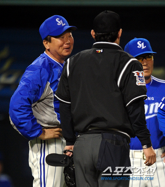 
	2010,10,11

PO 4���� �λ�-�Ｚ

11�� ��ǿ��� ������ �λ�� �Ｚ�� PO 4����,3ȸ�� ���� 1�翡�� 1������ �Ｚ �Ÿ�ö�� �λ� ���� ȫ����� �������ۿ� ��� Ȳ���� 1��� �����̵��� �ߴ�. �Ÿ�ö�� �������ġ�� ������������ ȫ����� ��ũ�� ������ ���������� �޾Ƶ鿩���� �ʾҴ�.

���=������ ���� basser@sportschosun.com


