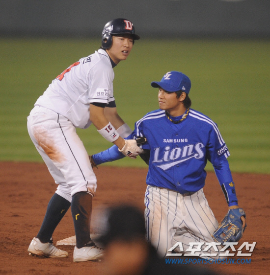 
	����������

2010�� 10�� 11��

11�� ��ǿ��� ���� �Ｚ�� �λ��� �÷��̿��� 4�������� 3ȸ�� 1�� 1,2�缭 1������ ������(����)�� ������� ���� ���� �� �ƿ��ǰ� �ִ�. ���ݼ��� �Ｚ ����

���= ���� ���� kyungmin@sportschosun.com


