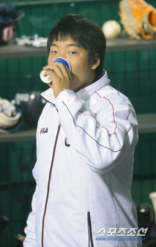 
	11�� ��ǿ��� ���� ���ξ߱� �÷��̿��� 4���� �λ�� �Ｚ�� ��⿡�� ���� ���ξ����� ���� �������� �����ϰ� ��⸦ ���Ѻ��� �ִ�.

���=�ֹ��� ���� deer@sportschosun.com


