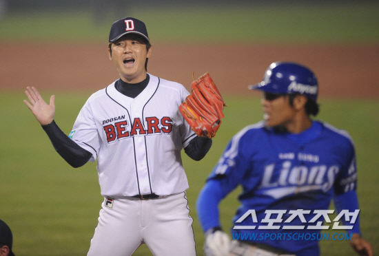 
	����������

2010�� 10�� 11��

11�� ��ǿ��� ���� �Ｚ�� �λ��� �÷��̿��� 4�������� 5ȸ�� 2�� 1,2�缭 �Ｚ �������� Ÿ���� 1�缭 �������� �������� ���� ȯȣ�ߴ� ���� �輱�찡 ���Ǿ��ٴ� ǥ���� ���� �ִ�.

���= ���� ���� kyungmin@sportschosun.com


