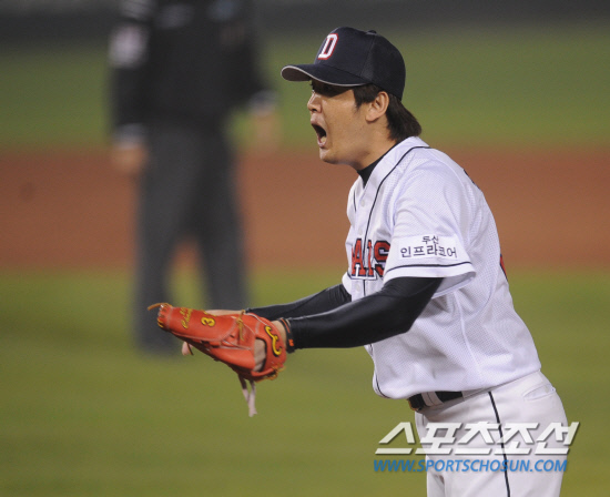 
	����������

2010�� 10�� 11��

11�� ��ǿ��� ���� �Ｚ�� �λ��� �÷��̿��� 4�������� 5ȸ�� 2�� 1,2�缭 �Ｚ �������� Ÿ���� 1�缭 �������� �������� ���� ȯȣ�ߴ� ���� �輱�찡 ���Ǿ��ٴ� ǥ���� ���� �ִ�.

���= ���� ���� kyungmin@sportschosun.com


