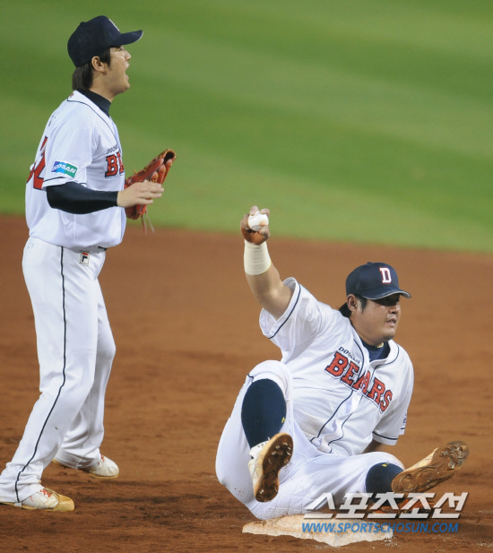 
	11�� ��ǿ��� ���� ���ξ߱� �÷��̿��� 4���� �λ�� �Ｚ�� ��⿡�� 

5�� 2�� 1,2�� ������ 1��� ���� ġ�� ������

���=�ֹ��� ���� deer@sportschosun.com


