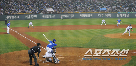 
	11�� ��ǿ��� ���� ���ξ߱� �÷��̿��� 4���� �λ�� �Ｚ�� ��⿡�� 5�� 2�� ���� ������ ��Ʈ����ũ �ƿ� ���ƿ����� 1Ÿ�� 

���=�ֹ��� ���� deer@sportschosun.com


