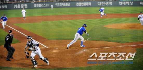 
	11�� ��ǿ��� ���� ���ξ߱� �÷��̿��� 4���� �λ�� �Ｚ�� ��⿡�� 5�� 2�� ���� ������ ��Ʈ����ũ �ƿ� ���ƿ����� 1Ÿ�� 

���=�ֹ��� ���� deer@sportschosun.com


