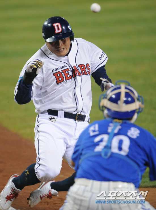 
	11�� ��ǿ��� ���� ���ξ߱� �÷��̿��� 4���� �λ�� �Ｚ�� ��⿡�� 6�� 2�� 1,2�� �ս��� ��Ÿ�� 2������ �赿�� Ȩ �⵵ �ƿ�

���=�ֹ��� ���� deer@sportschosun.com


