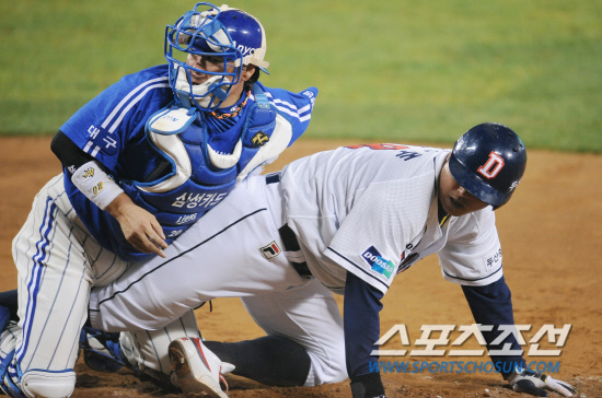 
	11�� ��ǿ��� ���� ���ξ߱� �÷��̿��� 4���� �λ�� �Ｚ�� ��⿡�� 6�� 2�� 1,2�� �ս��� ��Ÿ�� 2������ �赿�� Ȩ �⵵ �ƿ�

���=�ֹ��� ���� deer@sportschosun.com


