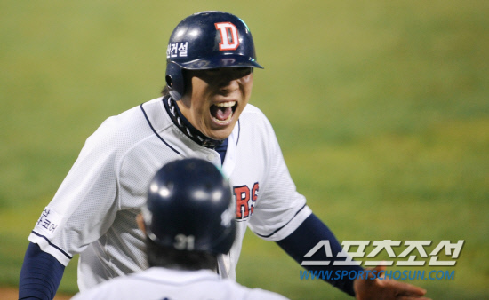 
	11�� ��ǿ��� ���� ���ξ߱� �÷��̿��� 4���� �λ�� �Ｚ�� ��⿡�� 

7�� 2�� 1,2�� �̿����� ��Ÿ�� 2������ �������� Ȩ�⵵ ������ �ǰ� �ִ�.

���=�ֹ��� ���� deer@sportschosun.com


