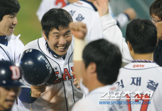 
	11�� ��ǿ��� ���� ���ξ߱� �÷��̿��� 4���� �λ�� �Ｚ�� ��⿡�� 

7�� 2�� 1,2�� �̿����� ��Ÿ�� 2������ �������� Ȩ�⵵ ������ �ǰ� �ִ�.

���=�ֹ��� ���� deer@sportschosun.com


